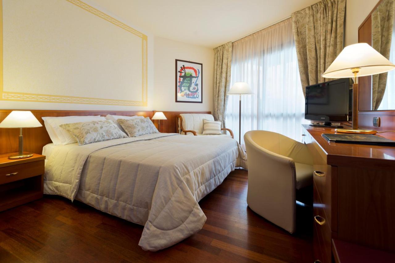萨伏伊海滩温泉水疗酒店 比比翁 外观 照片 A room at the hotel