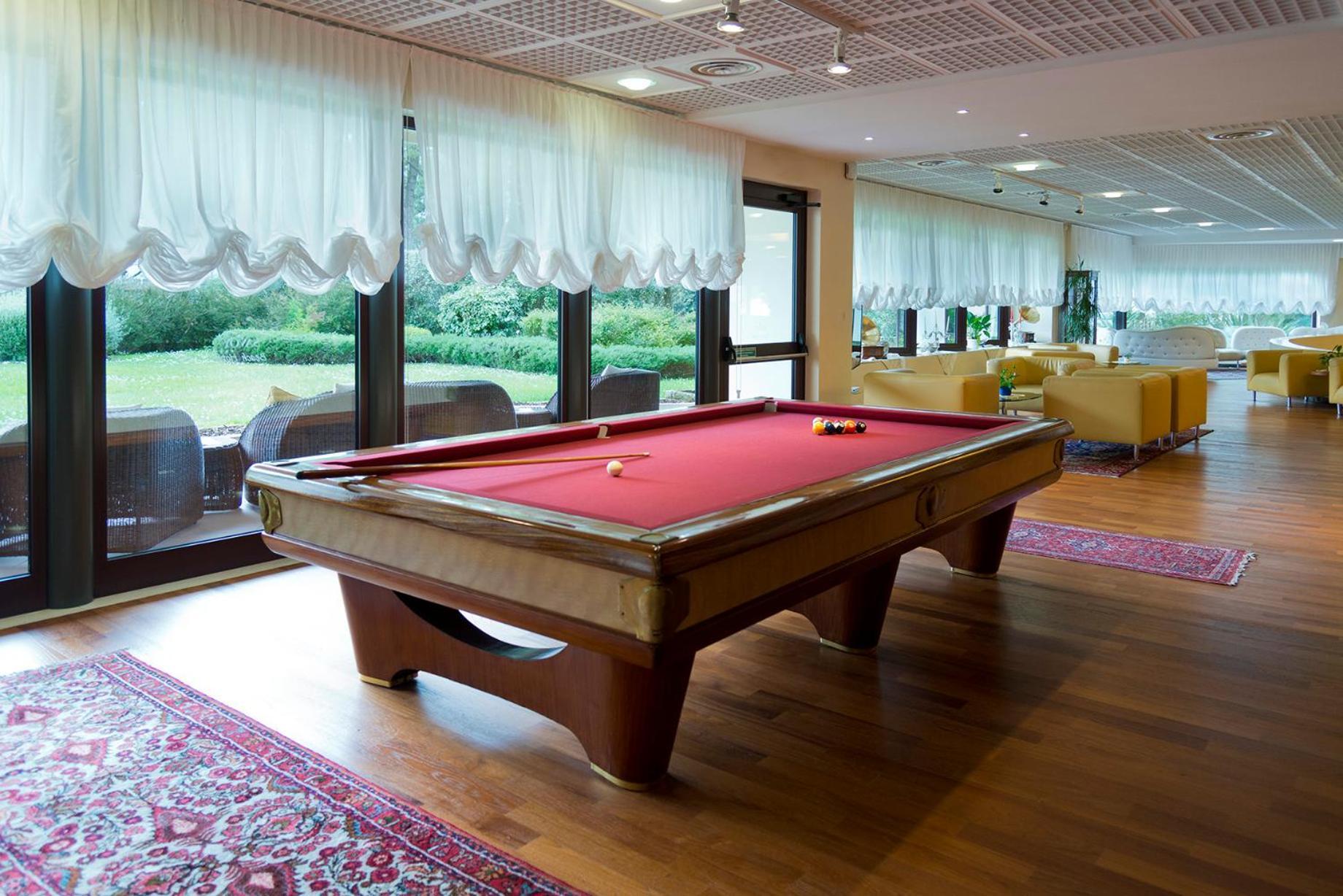 萨伏伊海滩温泉水疗酒店 比比翁 外观 照片 A pool table
