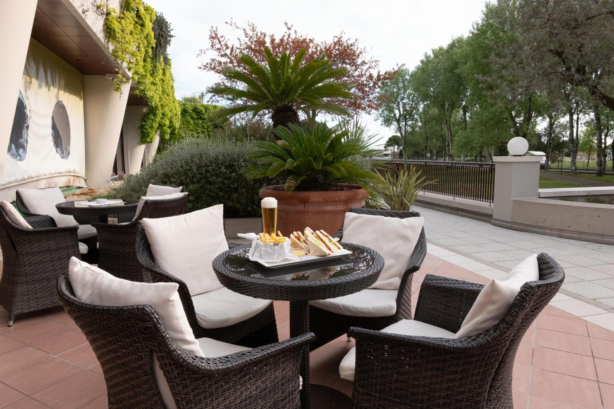 萨伏伊海滩温泉水疗酒店 比比翁 外观 照片 The Terrace