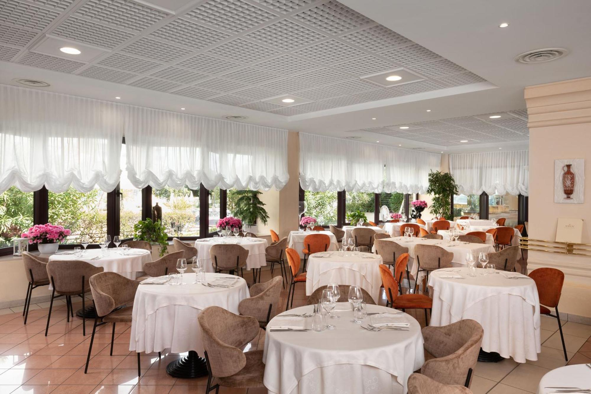 萨伏伊海滩温泉水疗酒店 比比翁 外观 照片 Restaurant interior