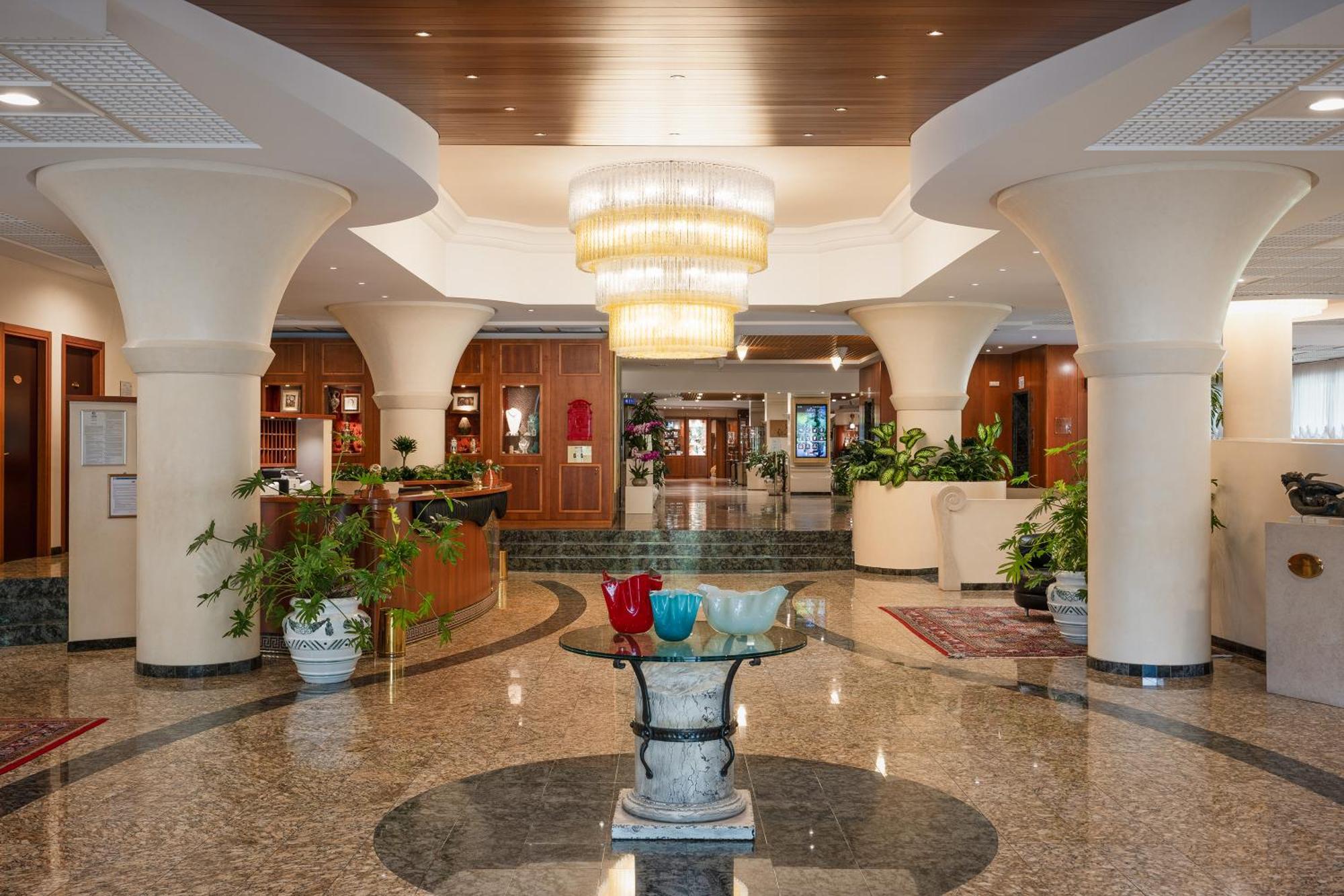 萨伏伊海滩温泉水疗酒店 比比翁 外观 照片 Lobby