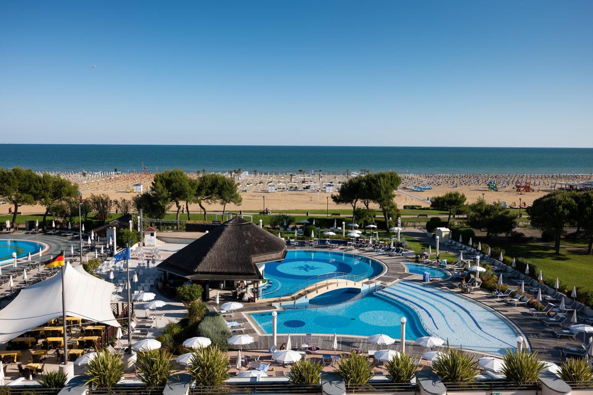 萨伏伊海滩温泉水疗酒店 比比翁 外观 照片 A view of the beach at the resort