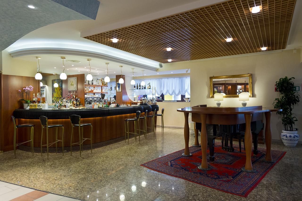 萨伏伊海滩温泉水疗酒店 比比翁 外观 照片 The lounge at the airport
